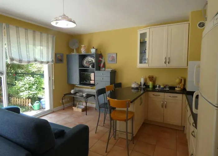 Proche De La Et Du Port Pays Basque * Hendaye